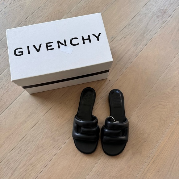 Authentic GIVENCHY- Leather Sandals- Woman Size 36 brand new